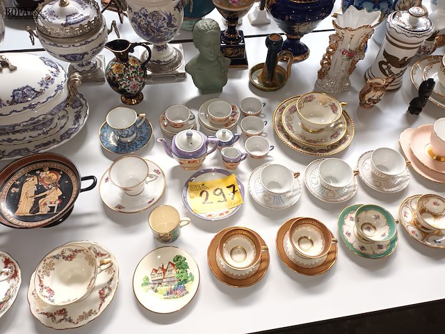 Lot 297 - vazen en decoratie. 49 stuks - afbeelding 1 van  8