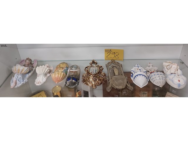 Lot 298 - wijwatervatjes ong 9 stuks - afbeelding 1 van  3