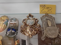 Lot 298 - wijwatervatjes ong 9 stuks - afbeelding 1 van  3