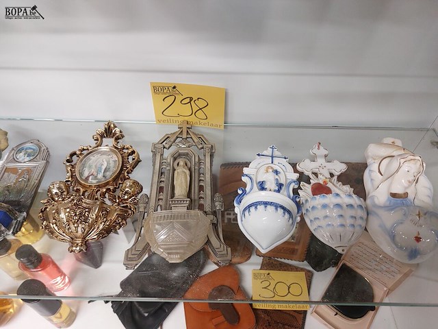 Lot 298 - wijwatervatjes ong 9 stuks - afbeelding 3 van  3