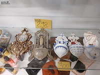 Lot 298 - wijwatervatjes ong 9 stuks - afbeelding 3 van  3