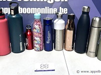 Lot 2de hands kleding, zonder de pvc bak - afbeelding 1 van  1