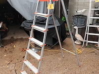 Lot 3 - aluminium trapladder - afbeelding 2 van  2