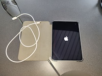Lot 3 - apple ipad mini
