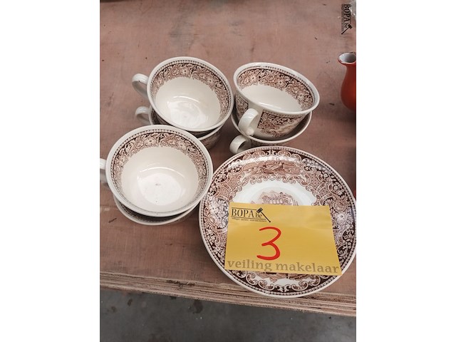 Lot 3 - bordjes en tassen petrus regout. 16 stuks - afbeelding 1 van  5