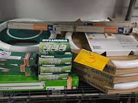 Lot 3 - diverse led en spaarlampen en starters