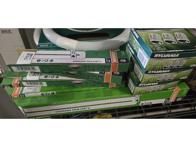 Lot 3 - diverse led en spaarlampen en starters - afbeelding 2 van  4