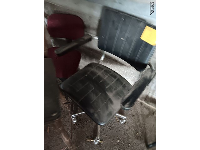 Lot 3 - diverse stoelen - afbeelding 2 van  3