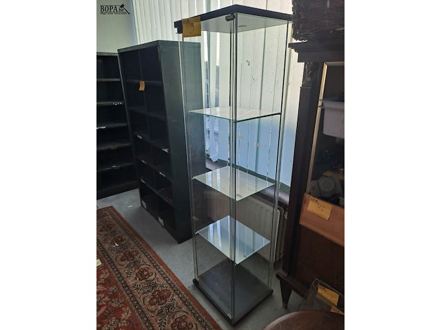 Lot 3 - glazen vitrinekast - afbeelding 1 van  3