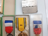 Lot 3 - horloge en militaire eretekens. 15 stuks - afbeelding 4 van  5