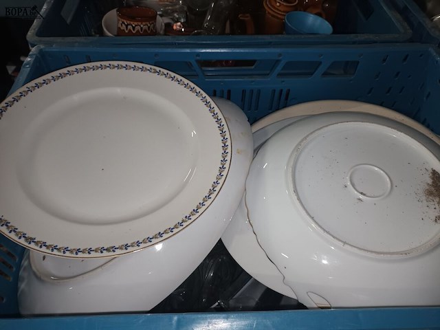 Lot 3 - keuken- en tafelgerei. 4 bakken - afbeelding 2 van  5