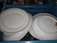 Lot 3 - keuken- en tafelgerei. 4 bakken - afbeelding 2 van  5