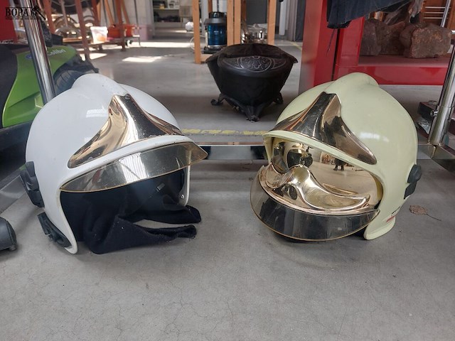 Lot 3 - lot brandweerkledij met 2 helmen - afbeelding 3 van  3