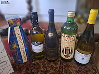 Lot 3 - lot diverse flessen alcoholische dranken in houten kist - afbeelding 2 van  5