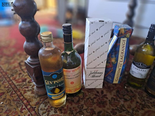 Lot 3 - lot diverse flessen alcoholische dranken in houten kist - afbeelding 4 van  5