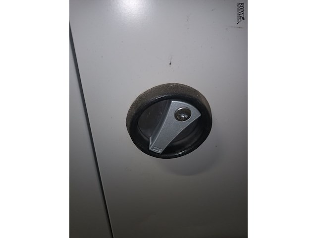 Lot 3 - metalen dossierkast - afbeelding 2 van  3