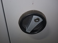 Lot 3 - metalen dossierkast - afbeelding 2 van  3