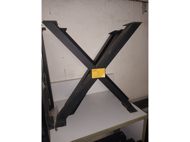 Lot 3 - metalen tafelpoten x-vorm. 4 stuks - afbeelding 1 van  4