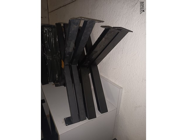 Lot 3 - metalen tafelpoten x-vorm. 4 stuks - afbeelding 3 van  4