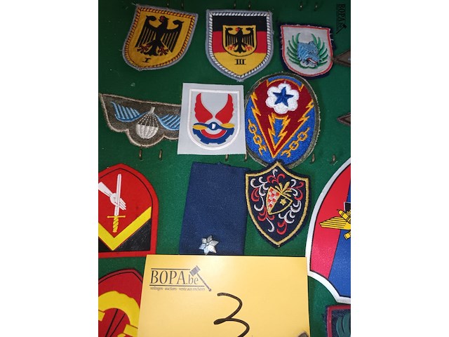 Lot 3 - militaire vintage stoffen badges. 25 stuks - afbeelding 2 van  4
