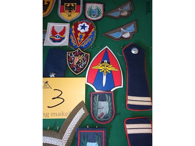 Lot 3 - militaire vintage stoffen badges. 25 stuks - afbeelding 3 van  4