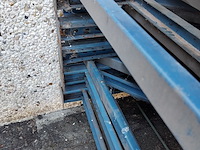 Lot 3 - palletstelling met 5 staanders - afbeelding 2 van  4