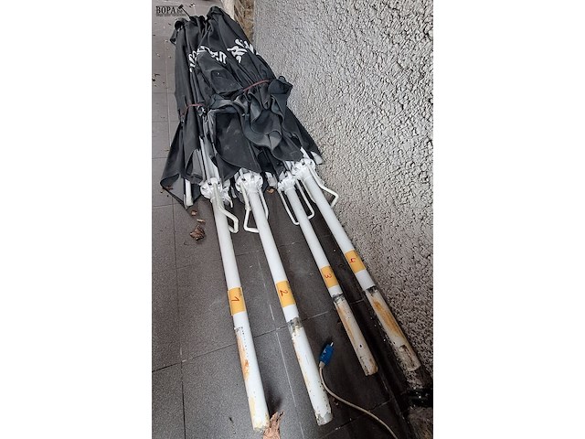 Lot 3 - parasol met voet - afbeelding 4 van  5