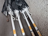 Lot 3 - parasol met voet - afbeelding 4 van  5