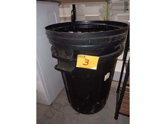 Lot 3 - pvc tonnen met deksel en waterpas - afbeelding 1 van  3