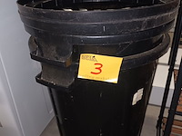 Lot 3 - pvc tonnen met deksel en waterpas