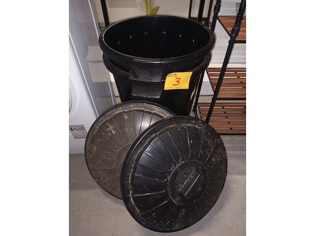 Lot 3 - pvc tonnen met deksel en waterpas - afbeelding 2 van  3