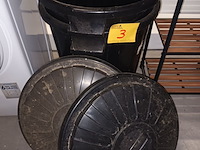 Lot 3 - pvc tonnen met deksel en waterpas - afbeelding 2 van  3