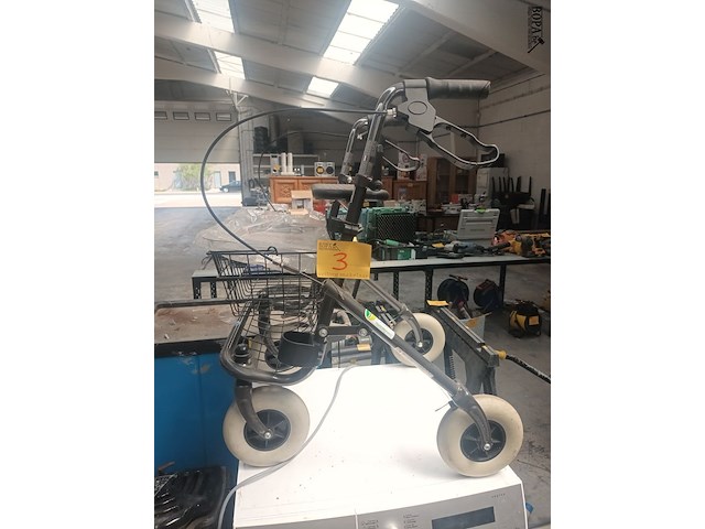 Lot 3 - rollator vermeiren - afbeelding 1 van  4