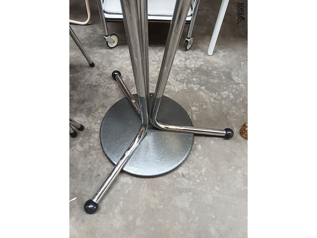 Lot 3 - staande kapstok - afbeelding 3 van  3