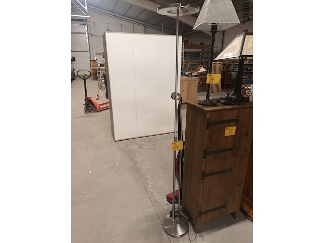 Lot 3 - staande lamp met leeslamp - afbeelding 1 van  3
