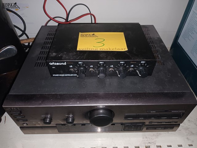 Lot 3 - versterker en volumeregelaar - afbeelding 1 van  5