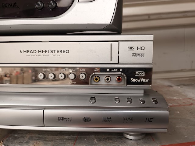 Lot 3 - video recorders en dvd speler. 3 stuks - afbeelding 3 van  5