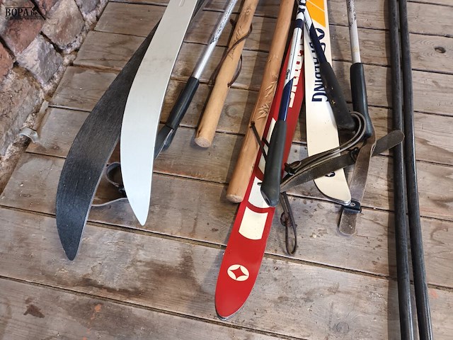 Lot 3 - vintage ski uitrusting. 10 stuks - afbeelding 3 van  4