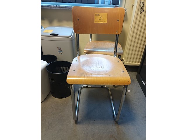 Lot 3 - vintage stoel. 2 stuks - afbeelding 2 van  3