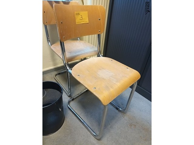 Lot 3 - vintage stoel. 2 stuks - afbeelding 3 van  3