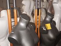Lot 3 - zwarte torso vrouw met statief. 2 stuks - afbeelding 4 van  4