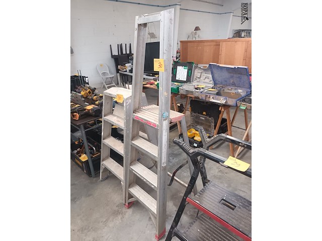 Lot 30 - aluminium trapladder altrex - afbeelding 1 van  2