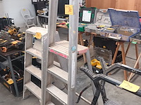 Lot 30 - aluminium trapladder altrex