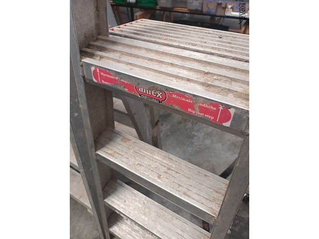 Lot 30 - aluminium trapladder altrex - afbeelding 2 van  2