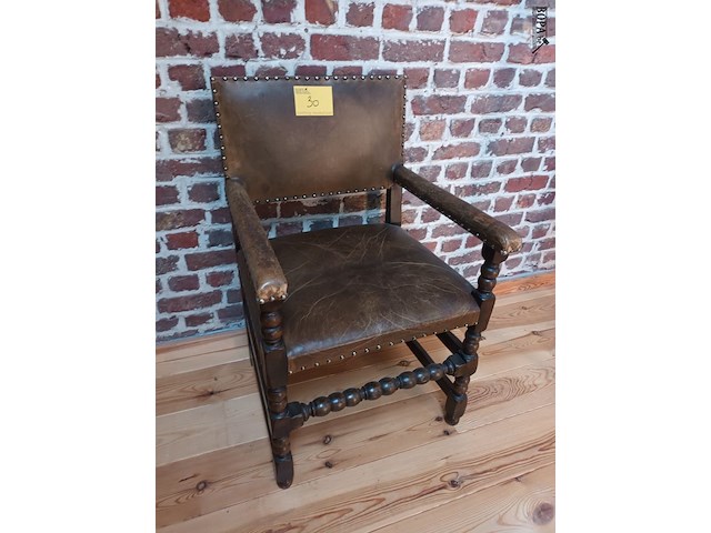 Lot 30 - antieke kasteelstoel - afbeelding 1 van  3