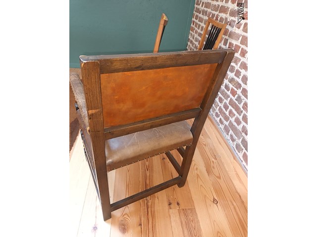 Lot 30 - antieke kasteelstoel - afbeelding 3 van  3