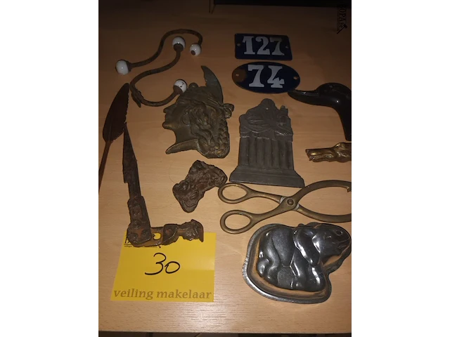 Lot 30 - antieke snuisterijen. 13 stuks - afbeelding 1 van  4