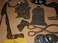 Lot 30 - antieke snuisterijen. 13 stuks