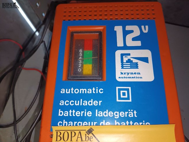 Lot 30 - automatische 12 v lader - afbeelding 3 van  3