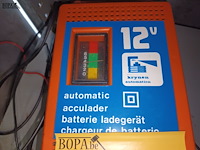 Lot 30 - automatische 12 v lader - afbeelding 3 van  3